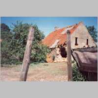 038-1017 Dem Verfall preisgegebenes Wohnhaus in Hasenberg, Im Jahre 1993.jpg
